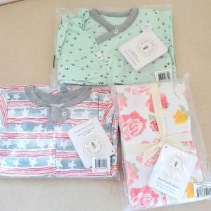 Burt's Bees Baby shower Gift set. New with tags. Two outfits